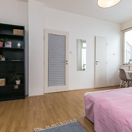Apartments Ve Smeckach 27 Прага Экстерьер фото