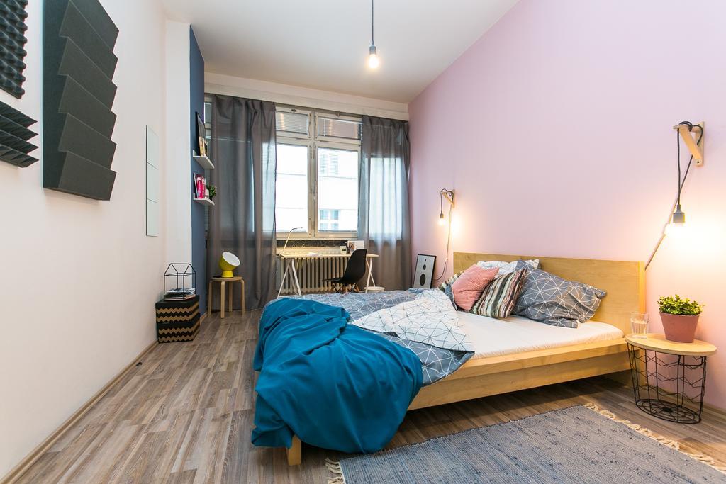 Apartments Ve Smeckach 27 Прага Экстерьер фото