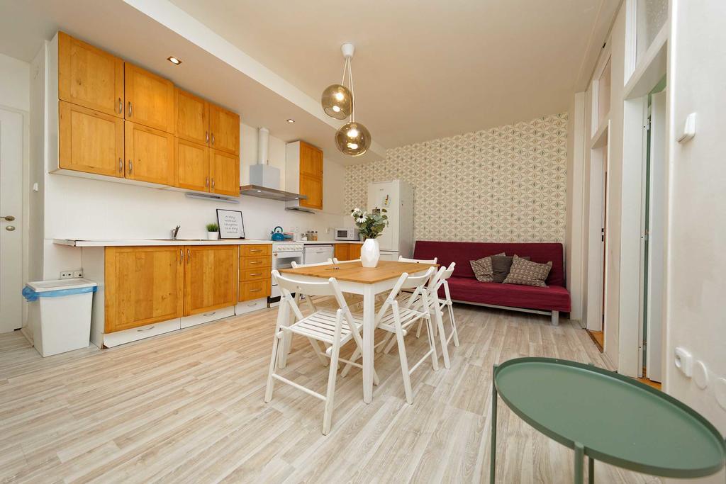 Apartments Ve Smeckach 27 Прага Экстерьер фото