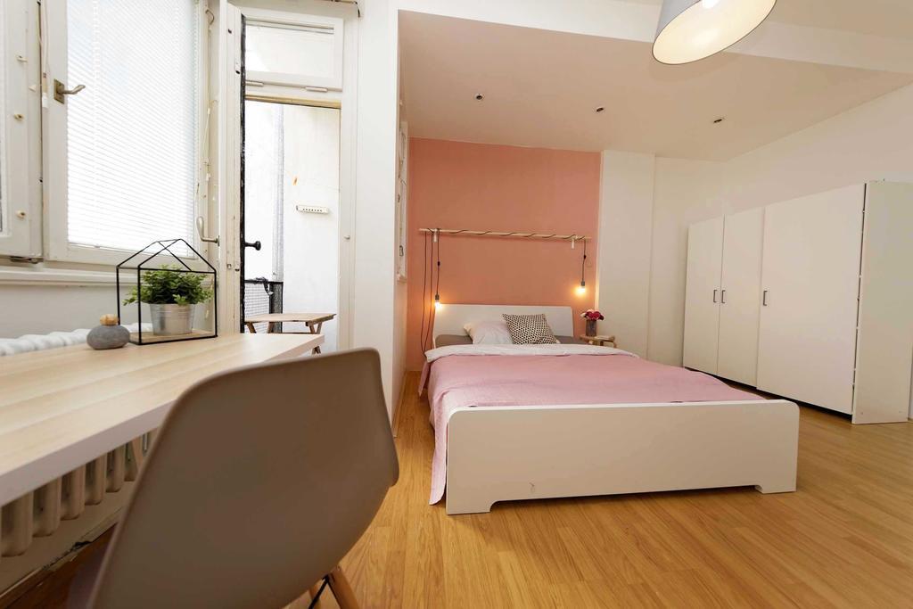 Apartments Ve Smeckach 27 Прага Экстерьер фото