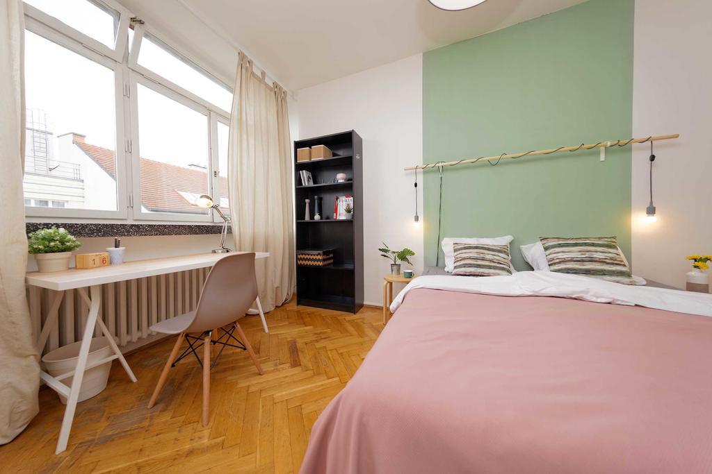 Apartments Ve Smeckach 27 Прага Экстерьер фото
