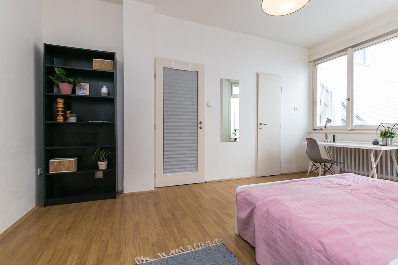 Apartments Ve Smeckach 27 Прага Экстерьер фото