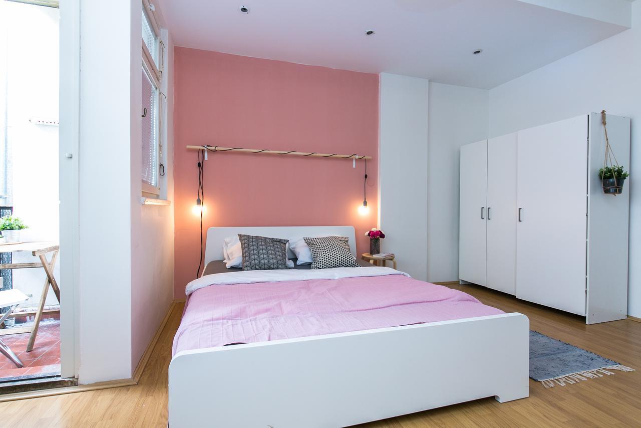 Apartments Ve Smeckach 27 Прага Экстерьер фото